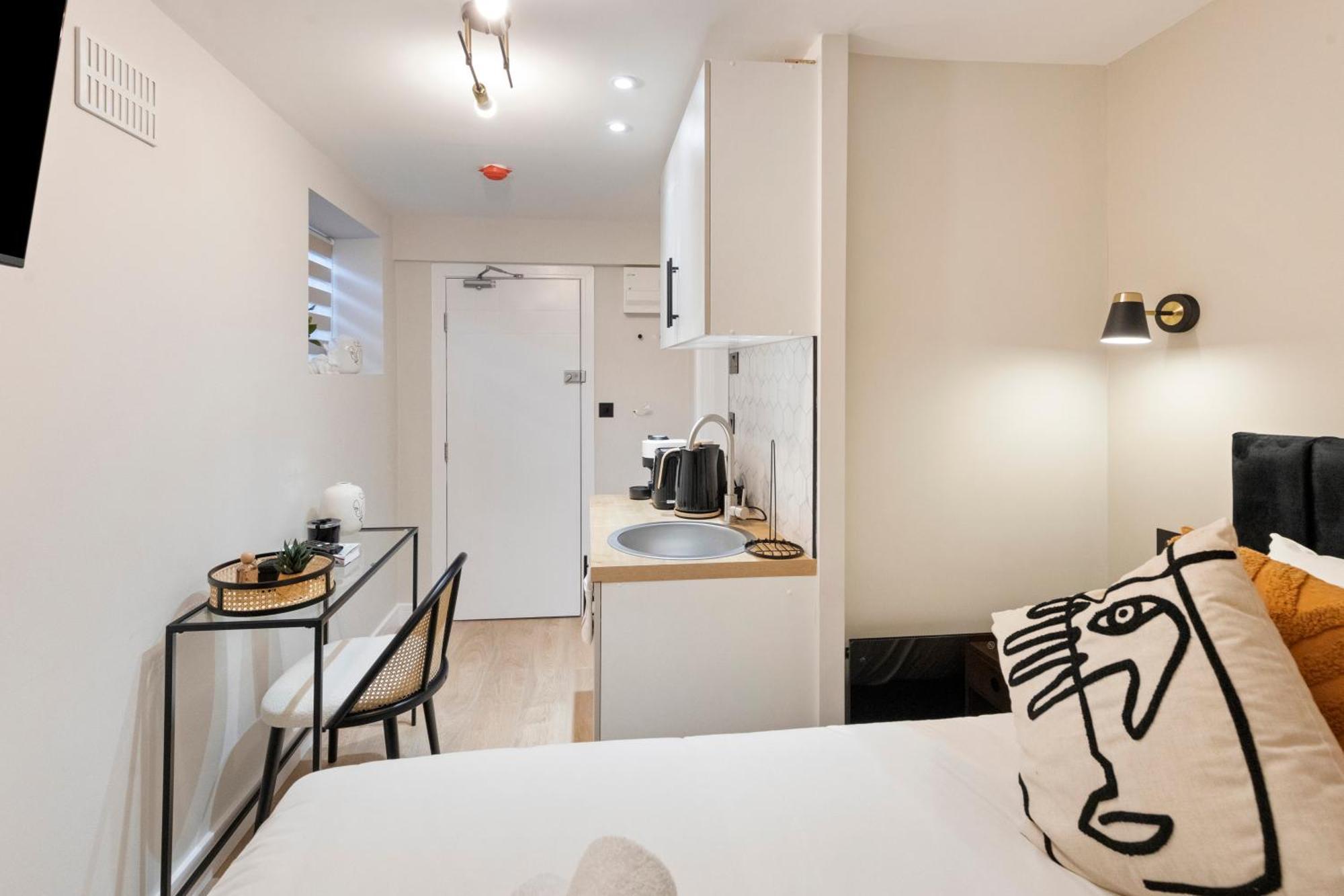 Appartamento Chic Pad: Modern Retreat *