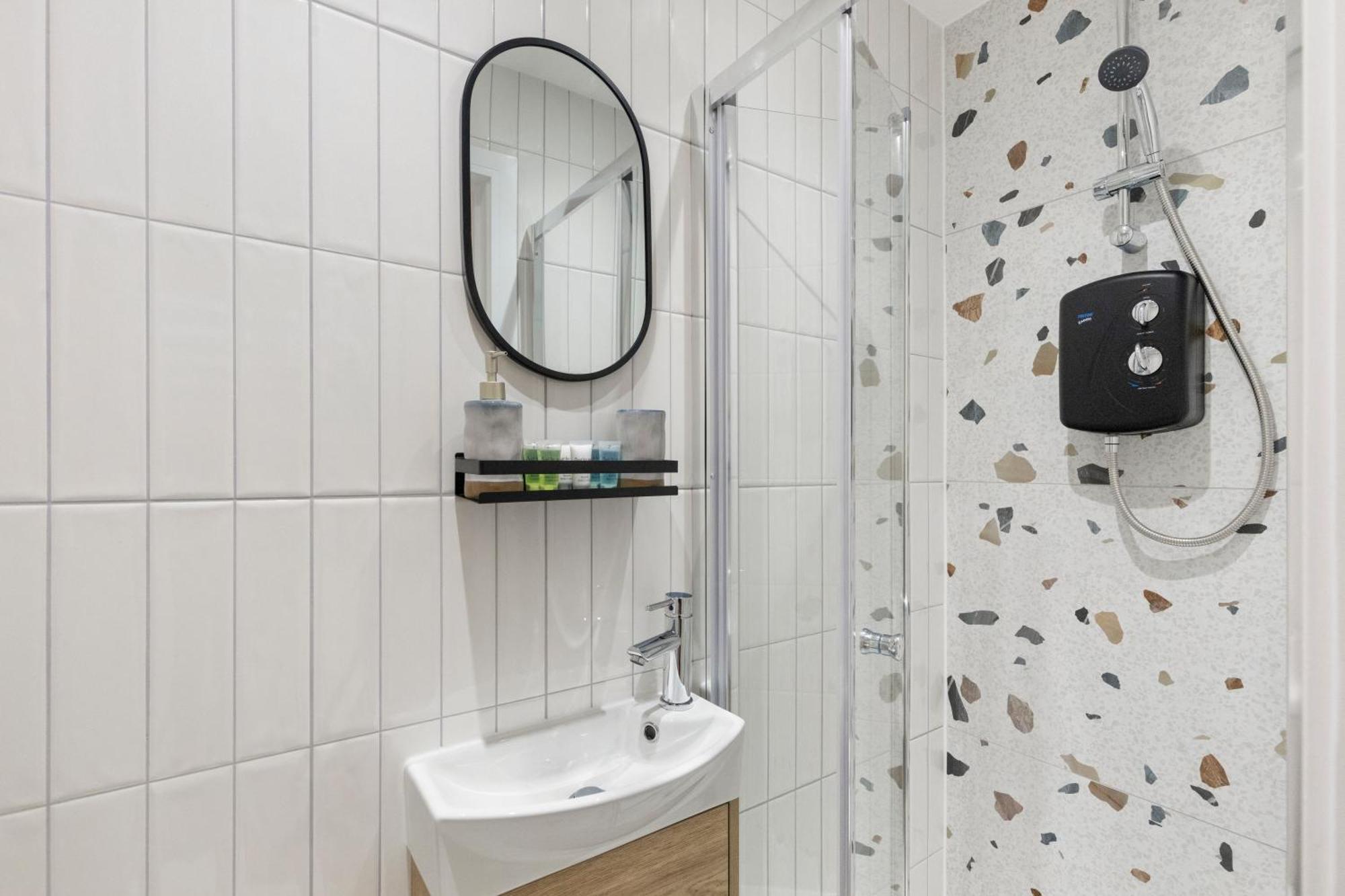 Chic Pad: Modern Retreat Appartamento